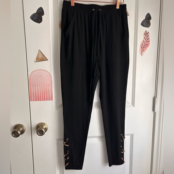 Kittenish Jessie James Decker soft black drawstring cheetah lace sweatpants - Picture 1 of 6